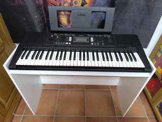 Teclado Yamaha PSR-E343 + mueble blanco