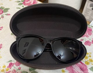 Monturas de gafas con estuche incluido.