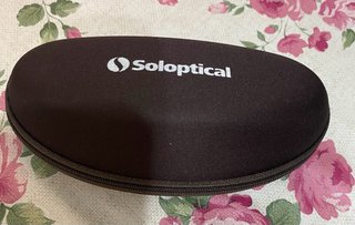 Monturas de gafas con estuche incluido.