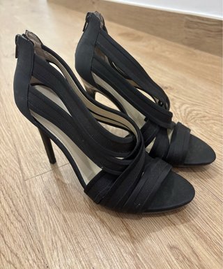 Sandalias Zara Tacón Negro Tira Cruzada