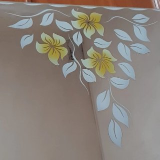 Specchio da parete decorato con fiori