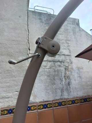Ombrellone da giardino beige e marrone