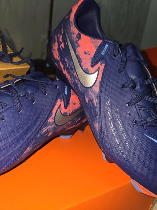 Bota Nike Phantom GX II Academy FG Azul/Rosa