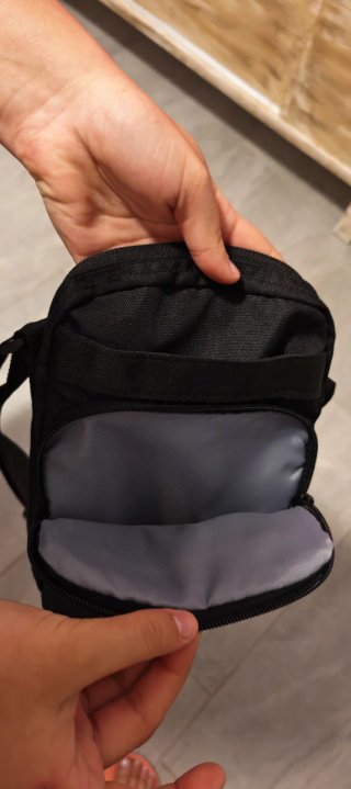 Bandolera Under Armour Negra unisex