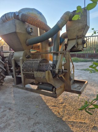 Máquina recolectora de avellanas