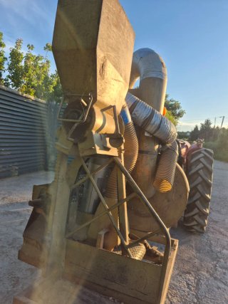 Máquina recolectora de avellanas