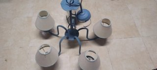 Lámpara de techo azul y beige