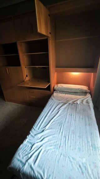 Cama plegable con armario y escritorio