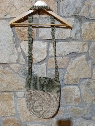 Bolso tejido beige y verde de rafia