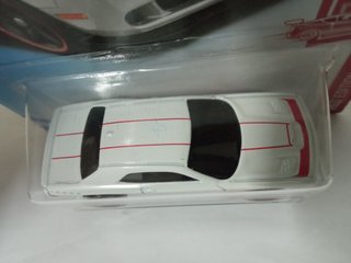 Hot Wheels - 2015 Dodge Challenger SRT Red Edition