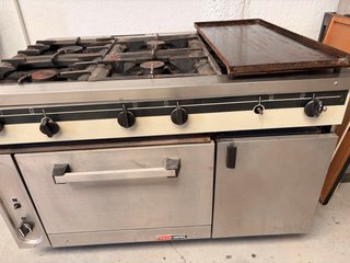 Cocina Industrial con Plancha y Campana