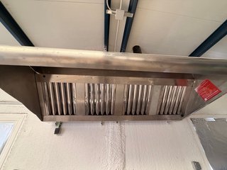 Cocina Industrial con Plancha y Campana
