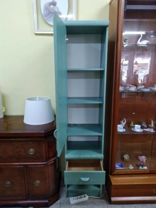 ARMARIO ESTRECHO DE MADERA