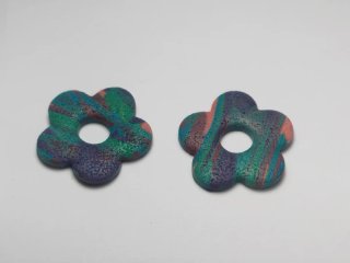 Pendientes florales con purpurina