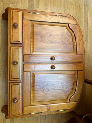 Mueble de madera para habitación a juego
