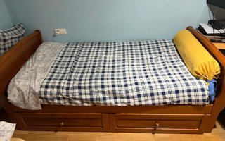 Mueble de madera para habitación a juego