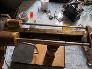 Balanza antigua de madera y metal