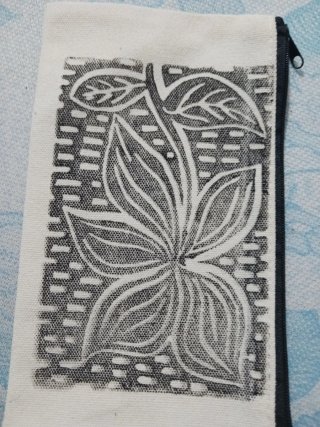 Monedero con estampado floral