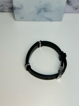 Pulsera Guess Negra y Plateada