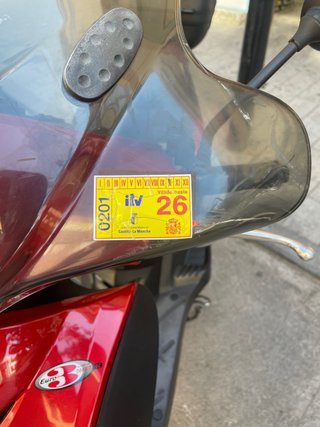 Kymco Agility 125 Scooter Roja y Negra