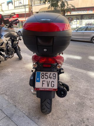 Kymco Agility 125 Scooter Roja y Negra