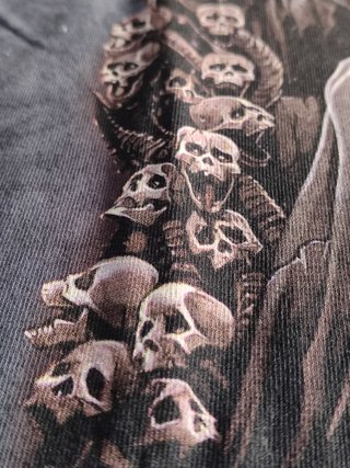 NUEVA, camiseta muerte en el trono (TALLA L)