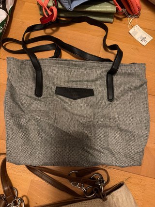 Bolso grande beige y gris