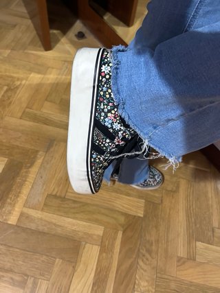 Zapatillas de flores negras y multicolor talla 36