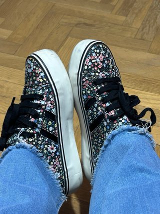 Zapatillas de flores negras y multicolor talla 36