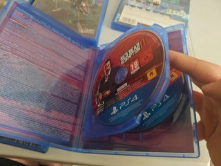 Confezione 6 Giochi PS4: Lara Croft, Hollow Knight, RDR2