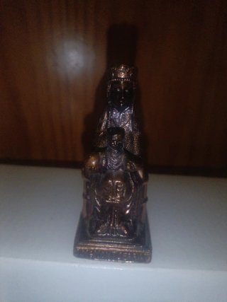 Virgen de Montserrat metal estilo bronce