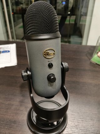Microfono Blue Yeti USB per registrazione
