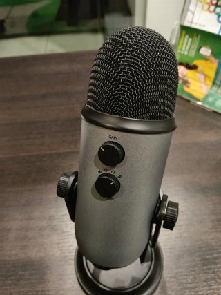 Microfono Blue Yeti USB per registrazione