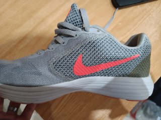 Zapatillas Nike Mujer Grises y Rojas