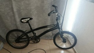 Bicicleta BMX Negra