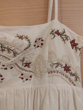 Vestido Zara bordado beige talla XL