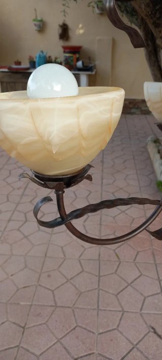 Lámpara de techo de forja y cristal de roca