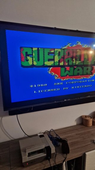 Cartuccia del videogioco Guerrilla War per NES SNK