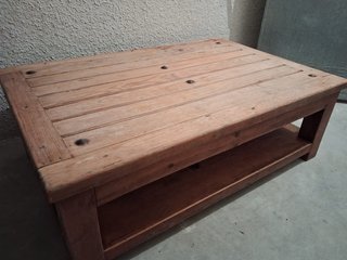 Mesa de centro rústica de madera maciza