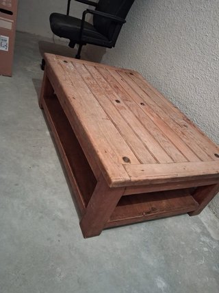 Mesa de centro rústica de madera maciza