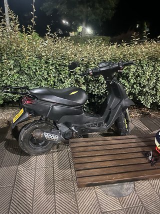 Moto Scooter Negra Automática