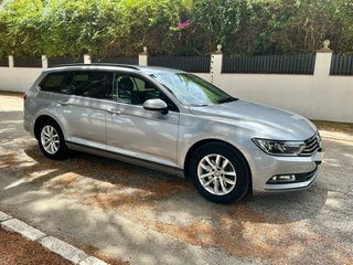 VOLKSWAGEN PASSAT 1.6 120CV .AUTOMATICO .IMPECABLE