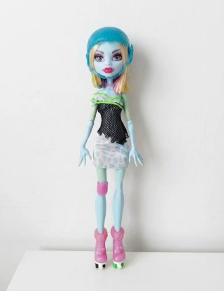 Monster High Abbey Bominable Patines