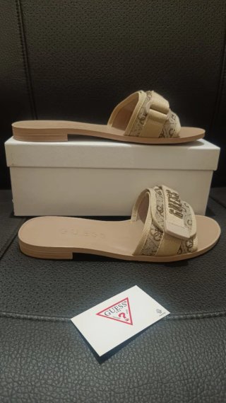 Sandalias Guess Beige y Doradas