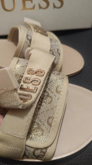Sandalias Guess Beige y Doradas