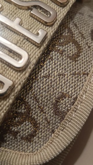 Sandalias Guess Beige y Doradas