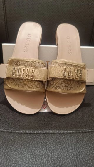 Sandalias Guess Beige y Doradas