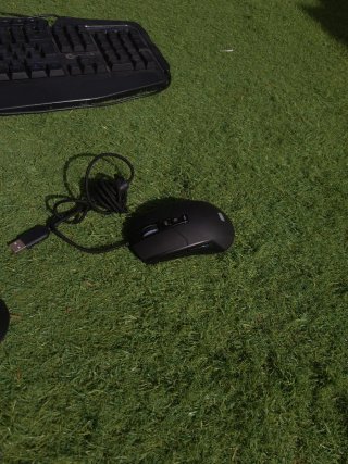 Teclado y 2 ratones negros