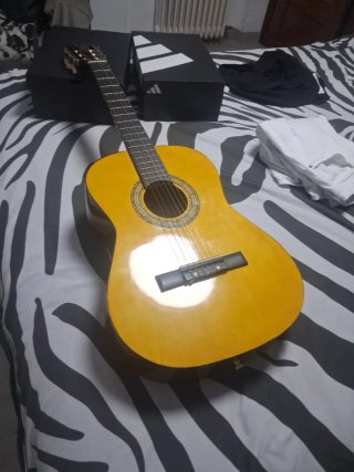 Guitarra para niños, se entrega afinada.