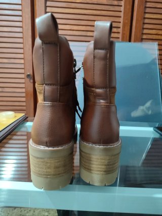 Botines marrones con cordones y cremallera